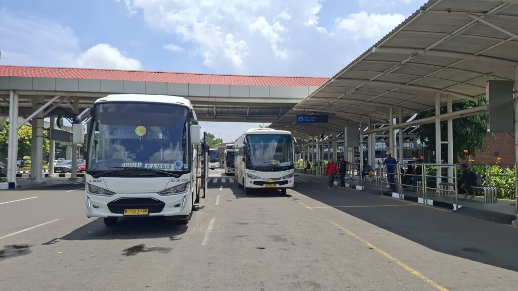Damri Shuttle from Soekarno Hatta Airport to Gambir Station